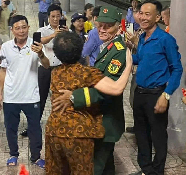 Ngày về của cựu binh đi xe máy vượt 1.300 km xem kỷ niệm 50 năm thống nhất nước - Ảnh 10. Ngày về của cựu binh đi xe máy vượt 1.300 km xem kỷ niệm 50 năm thống nhất nước - Ảnh 10.
