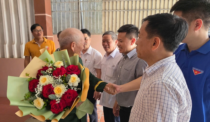 Ngày về của cựu binh đi xe máy vượt 1.300 km xem kỷ niệm 50 năm thống nhất nước - Ảnh 1. Ngày về của cựu binh đi xe máy vượt 1.300 km xem kỷ niệm 50 năm thống nhất nước - Ảnh 1.