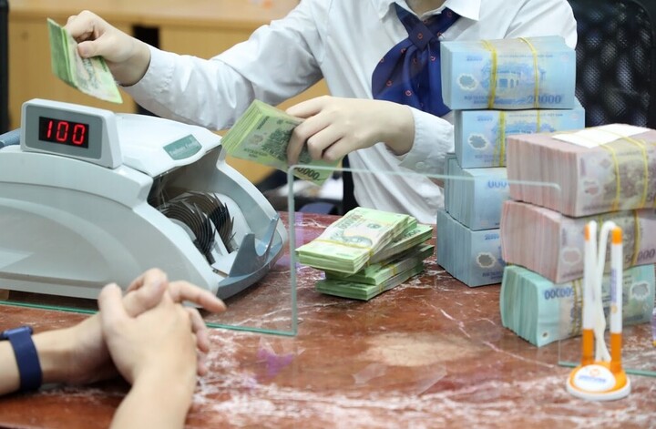 Ngân hàng có lãi suất tiết kiệm 12 tháng cao nhất thị trường: Gửi 500 triệu đồng, 1 tỷ đồng chênh lãi ra sao? - Ảnh 2. Ngân hàng có lãi suất tiết kiệm 12 tháng cao nhất thị trường: Gửi 500 triệu đồng, 1 tỷ đồng chênh lãi ra sao? - Ảnh 2.