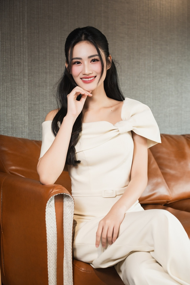 Hoa hậu Ý Nhi: Chỉ cần cái gật đầu, ánh nhìn của bố đủ để tôi mạnh mẽ hơn - Ảnh 9. Hoa hậu Ý Nhi: Chỉ cần cái gật đầu, ánh nhìn của bố đủ để tôi mạnh mẽ hơn - Ảnh 9.