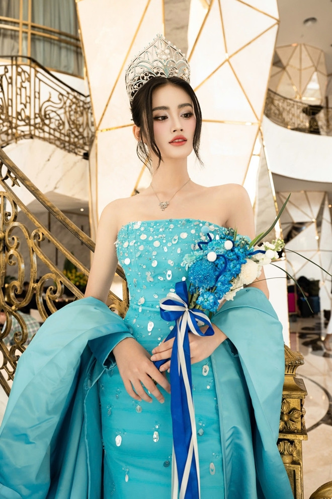 Hoa hậu Ý Nhi: Chỉ cần cái gật đầu, ánh nhìn của bố đủ để tôi mạnh mẽ hơn - Ảnh 2. Hoa hậu Ý Nhi: Chỉ cần cái gật đầu, ánh nhìn của bố đủ để tôi mạnh mẽ hơn - Ảnh 2.