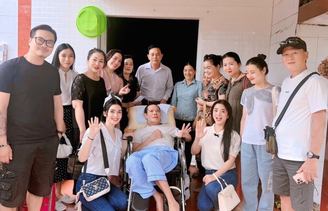 Diễn viên Thái Hòa liệt nửa người - Ảnh 1. Diễn viên Thái Hòa liệt nửa người - Ảnh 1.
