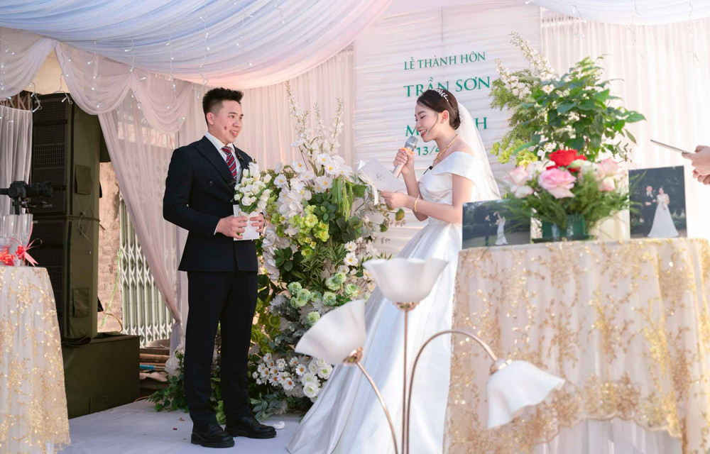 Lấy anh hàng xóm, cô dâu đọc lời thề nguyện khiến chú rể hết cười lại khóc - Ảnh 5. Lấy anh hàng xóm, cô dâu đọc lời thề nguyện khiến chú rể hết cười lại khóc - Ảnh 5.