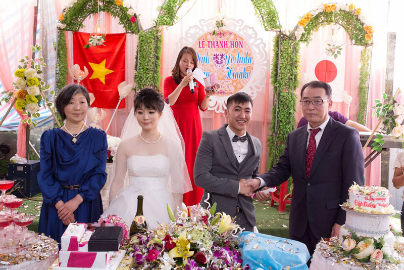 9X Nghệ An lấy cô gái Nhật, ngày cưới bố vợ 'sốc' vì được chúc rượu liên miên - Ảnh 6. 9X Nghệ An lấy cô gái Nhật, ngày cưới bố vợ 'sốc' vì được chúc rượu liên miên - Ảnh 6.