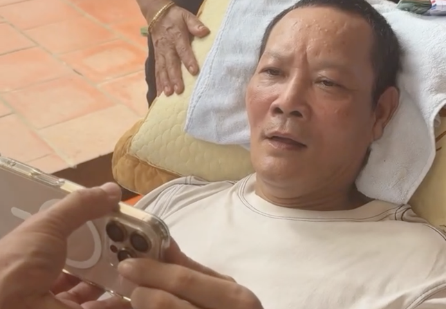 Diễn viên Thái Hòa liệt nửa người - Ảnh 2. Diễn viên Thái Hòa liệt nửa người - Ảnh 2.