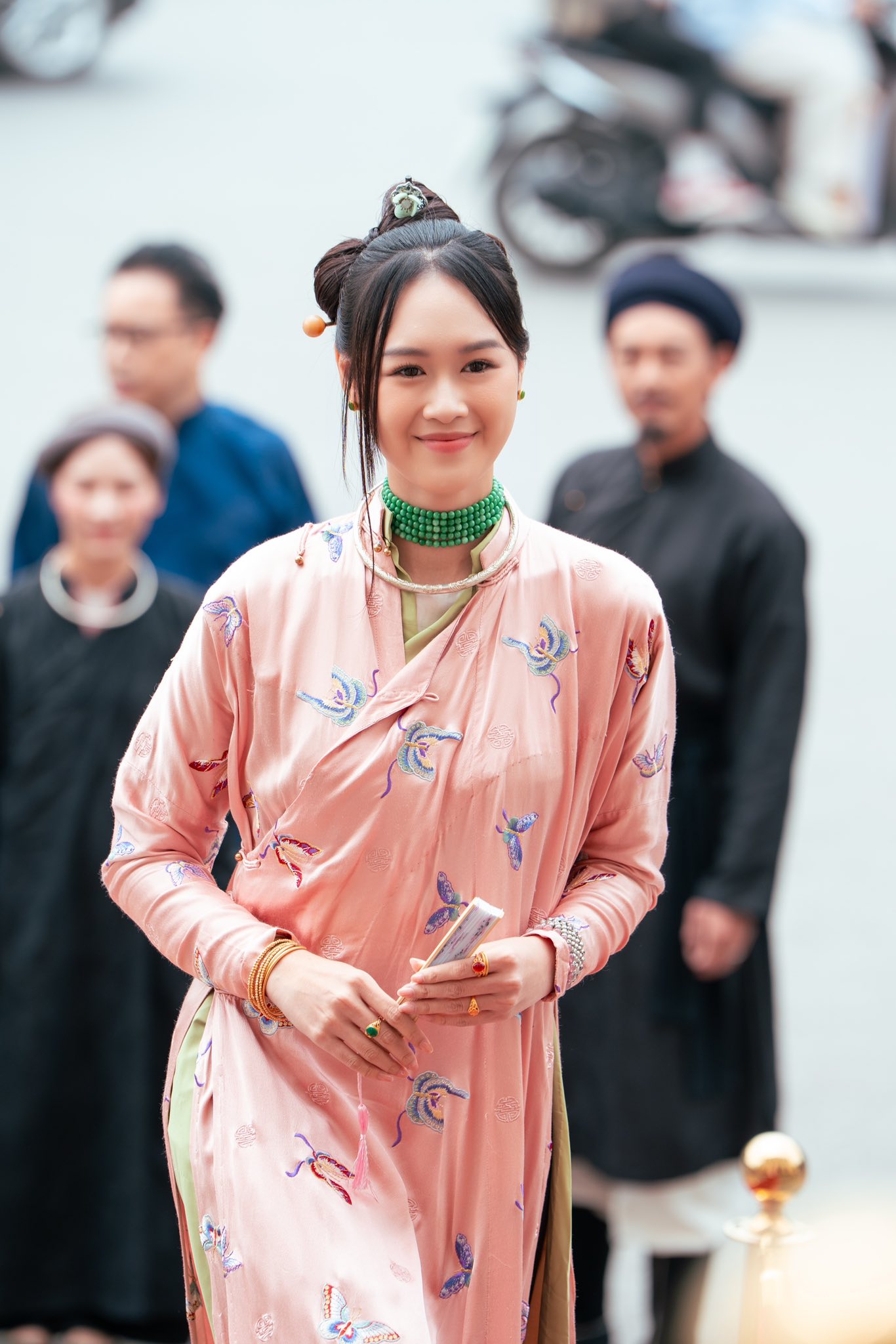 Sắc vóc đời thực của 'ác nữ' trong phim phá 150 tỷ của Victor Vũ- Ảnh 3.