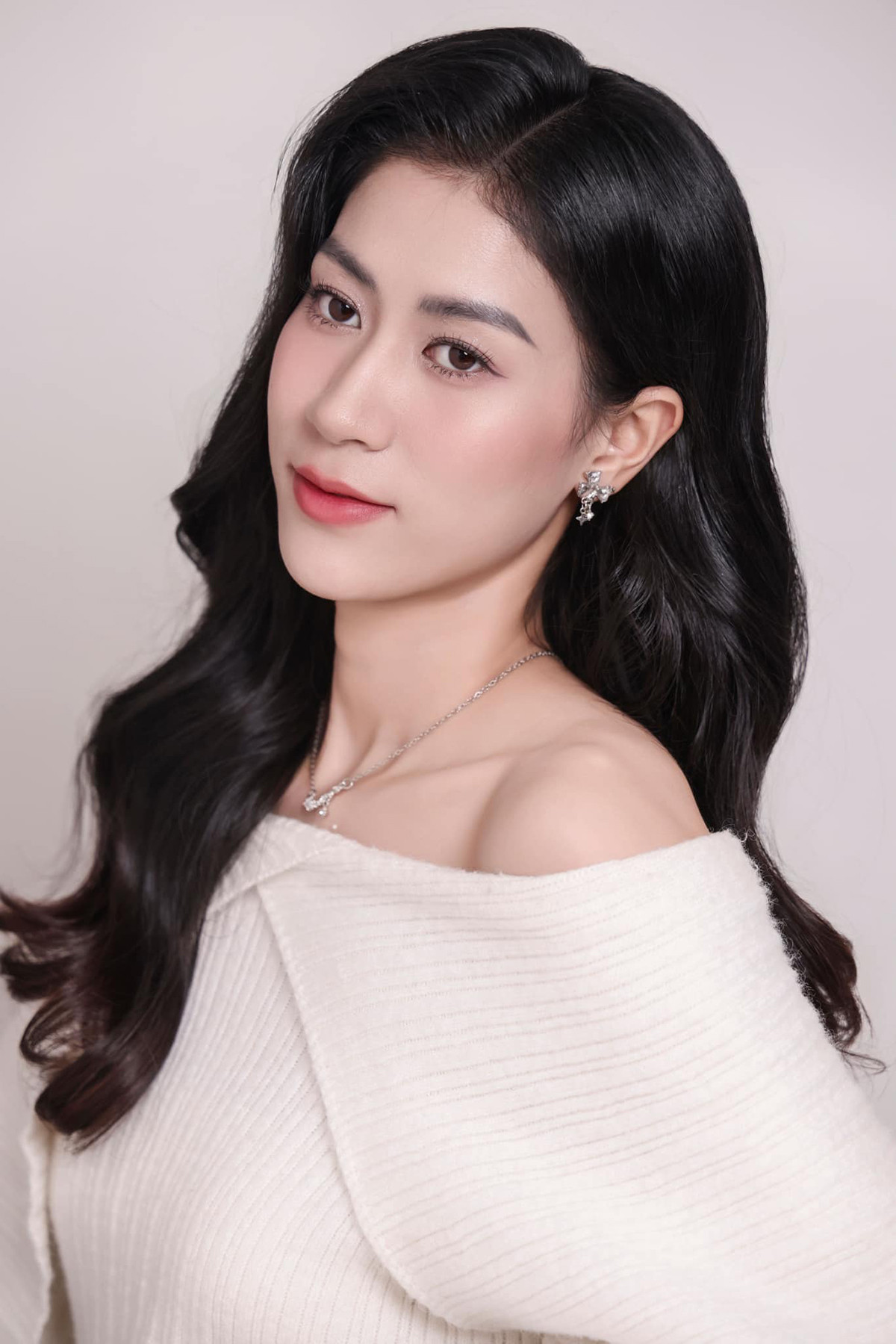 Hotgirl bóng chuyền Hoàng Kiều Trinh khoe sắc ấn tượng bên hồ bơi - Ảnh 9. Hotgirl bóng chuyền Hoàng Kiều Trinh khoe sắc ấn tượng bên hồ bơi - Ảnh 9.