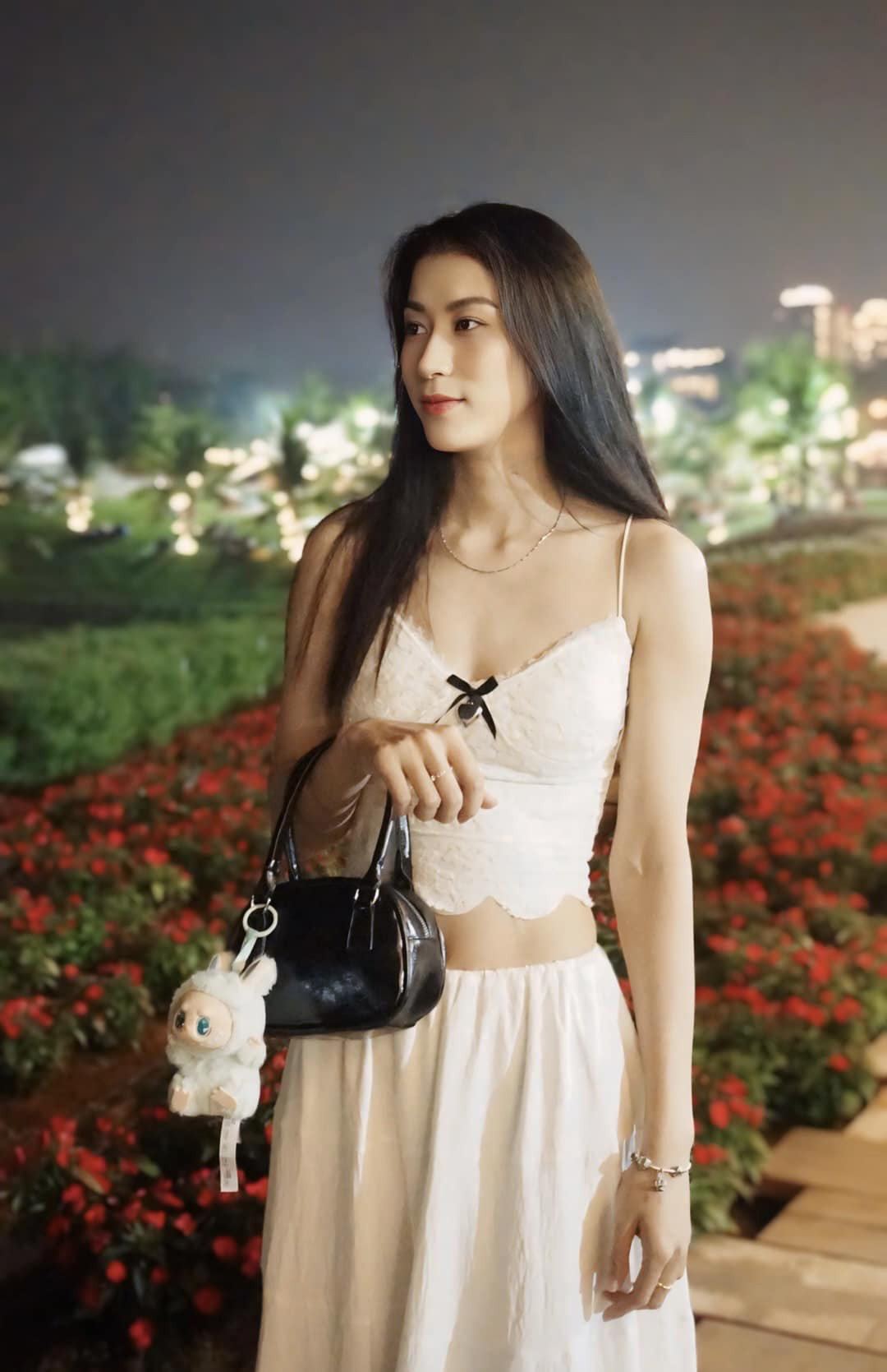 Hotgirl bóng chuyền Hoàng Kiều Trinh khoe sắc ấn tượng bên hồ bơi - Ảnh 5. Hotgirl bóng chuyền Hoàng Kiều Trinh khoe sắc ấn tượng bên hồ bơi - Ảnh 5.