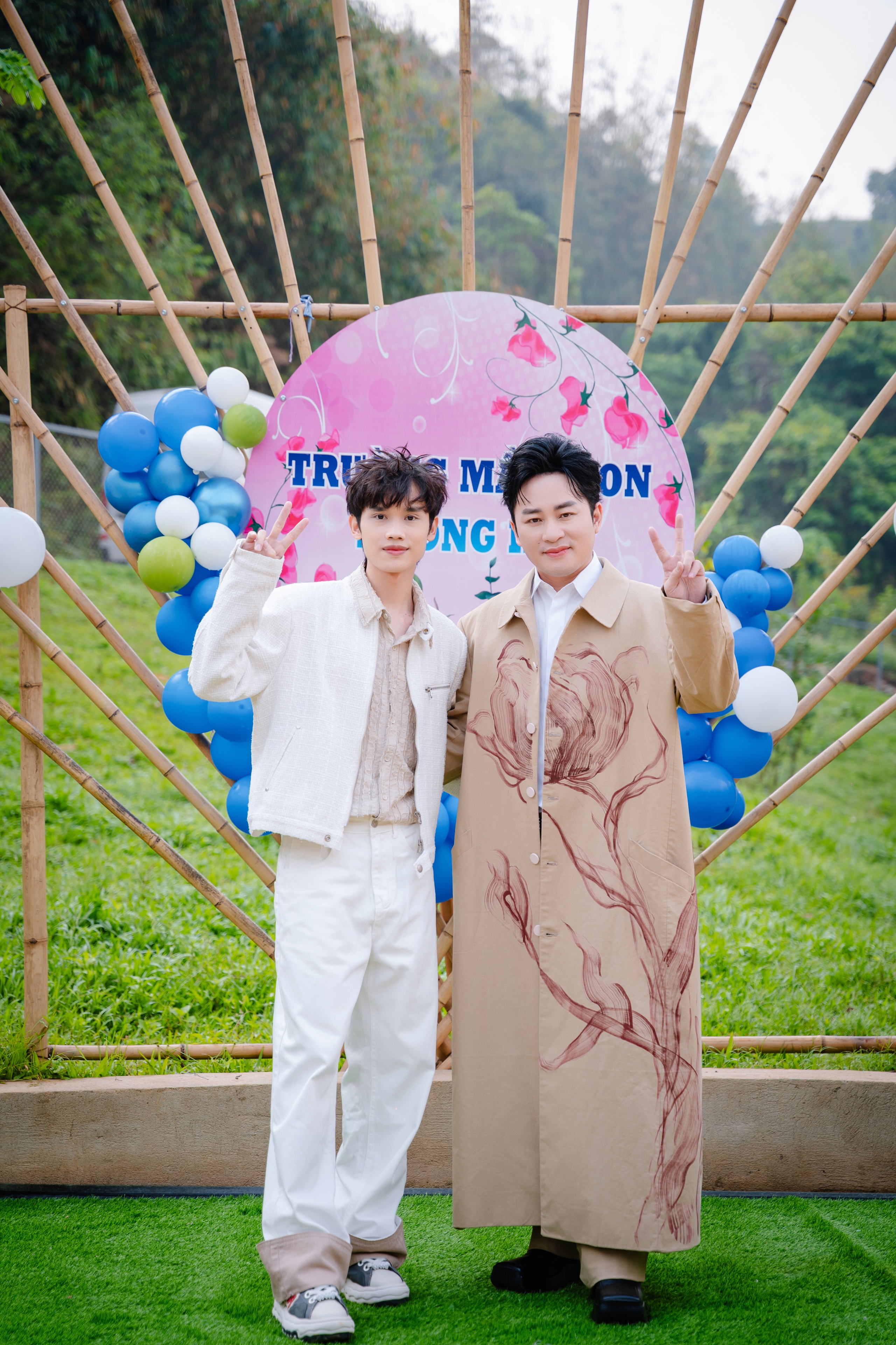 Tùng Dương lại 'chữa lành' cho người trẻ sau ca khúc 'Tái sinh'- Ảnh 3.