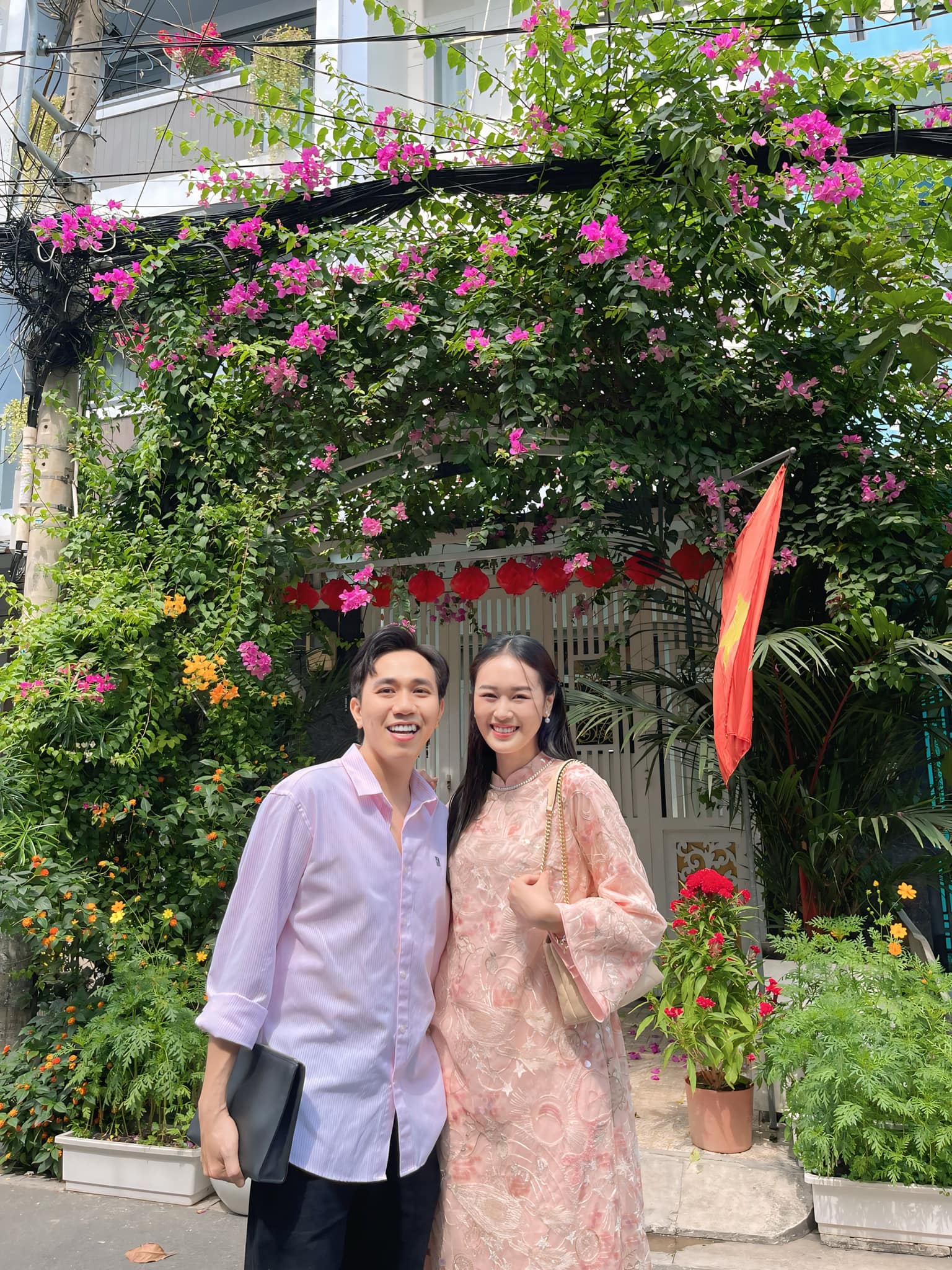 vo-chong-anh-pham-6-17465923533201028723071.jpg