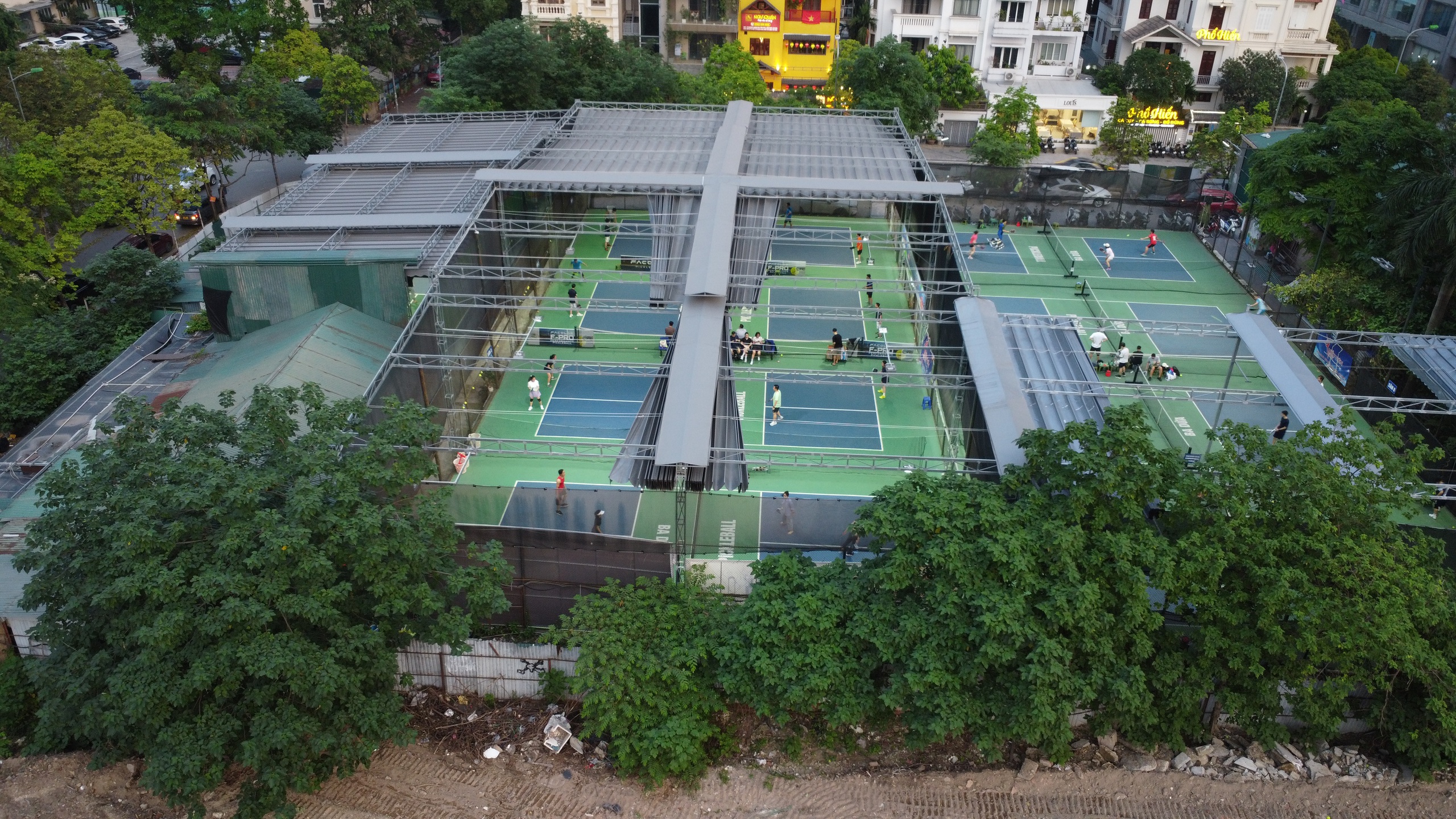 Tiếp vụ loạt sân pickleball mọc lên 'như nấm' ở Yên Hòa, Hà Nội: Cơ quan chức năng vào cuộc- Ảnh 1.