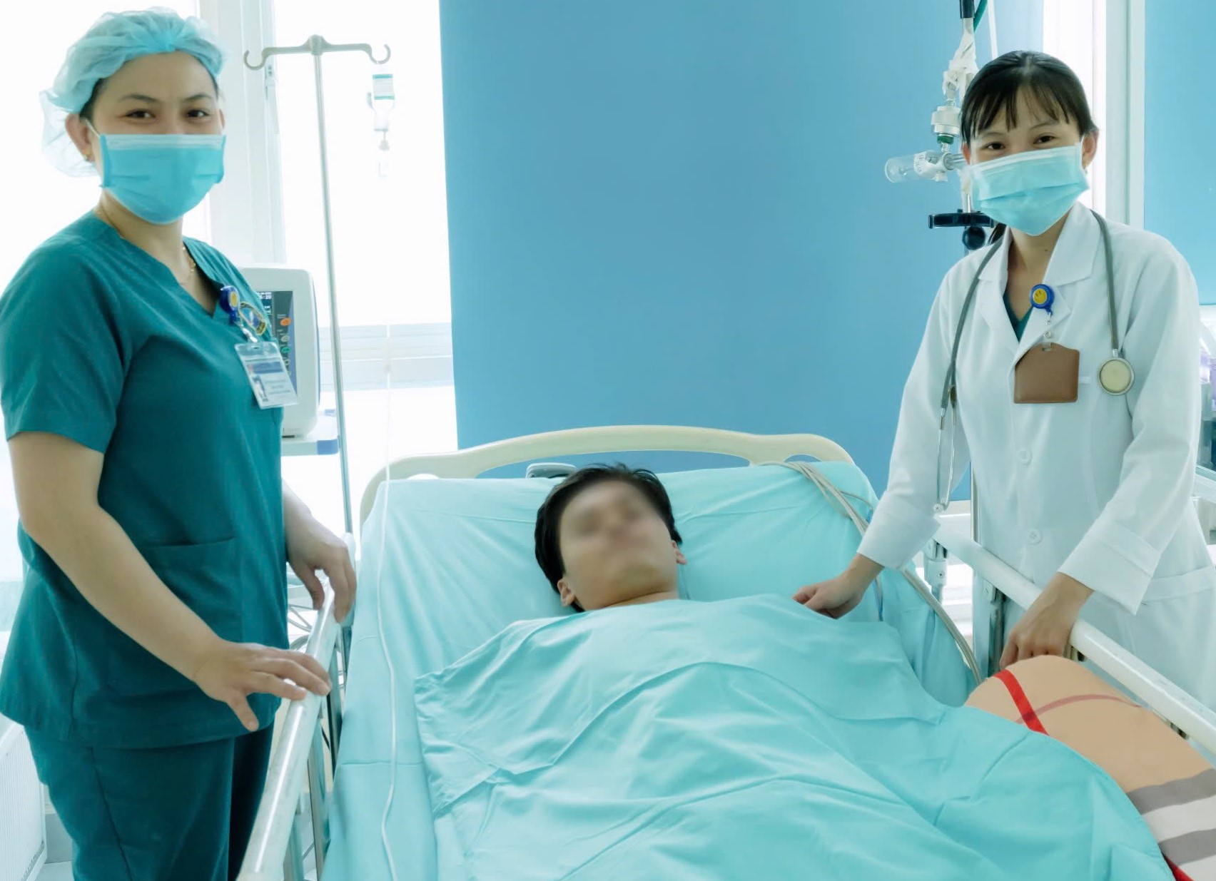 Nhờ sơ cứu đúng cách thiếu niên đuối nước ngừng thở ở biển Rạng được cứu sống- Ảnh 1. Nhờ sơ cứu đúng cách thiếu niên đuối nước ngừng thở ở biển Rạng được cứu sống- Ảnh 1.