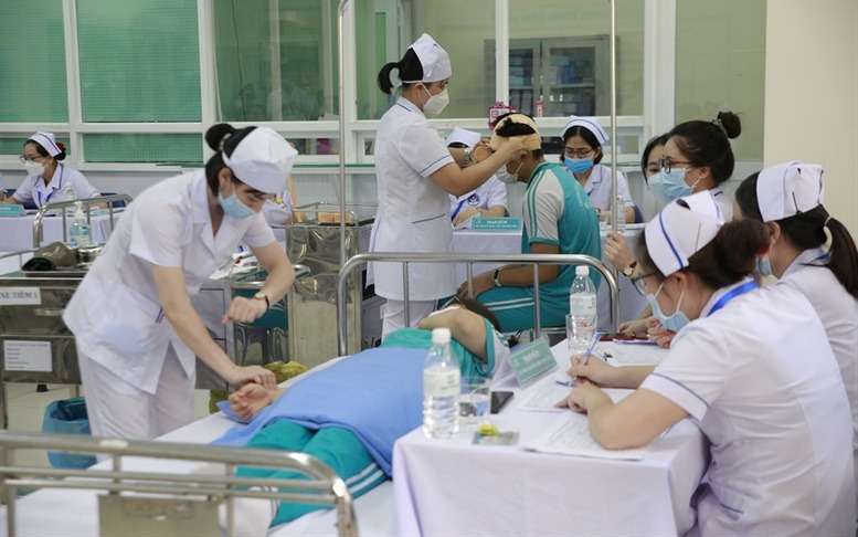 Tin sáng 9/5: Không khí lạnh chuẩn bị tràn xuống miền Bắc; Bé trai 10 tuổi bị cành cây rơi trúng đầu ở TP.HCM vẫn thở máy, hôn mê sâu