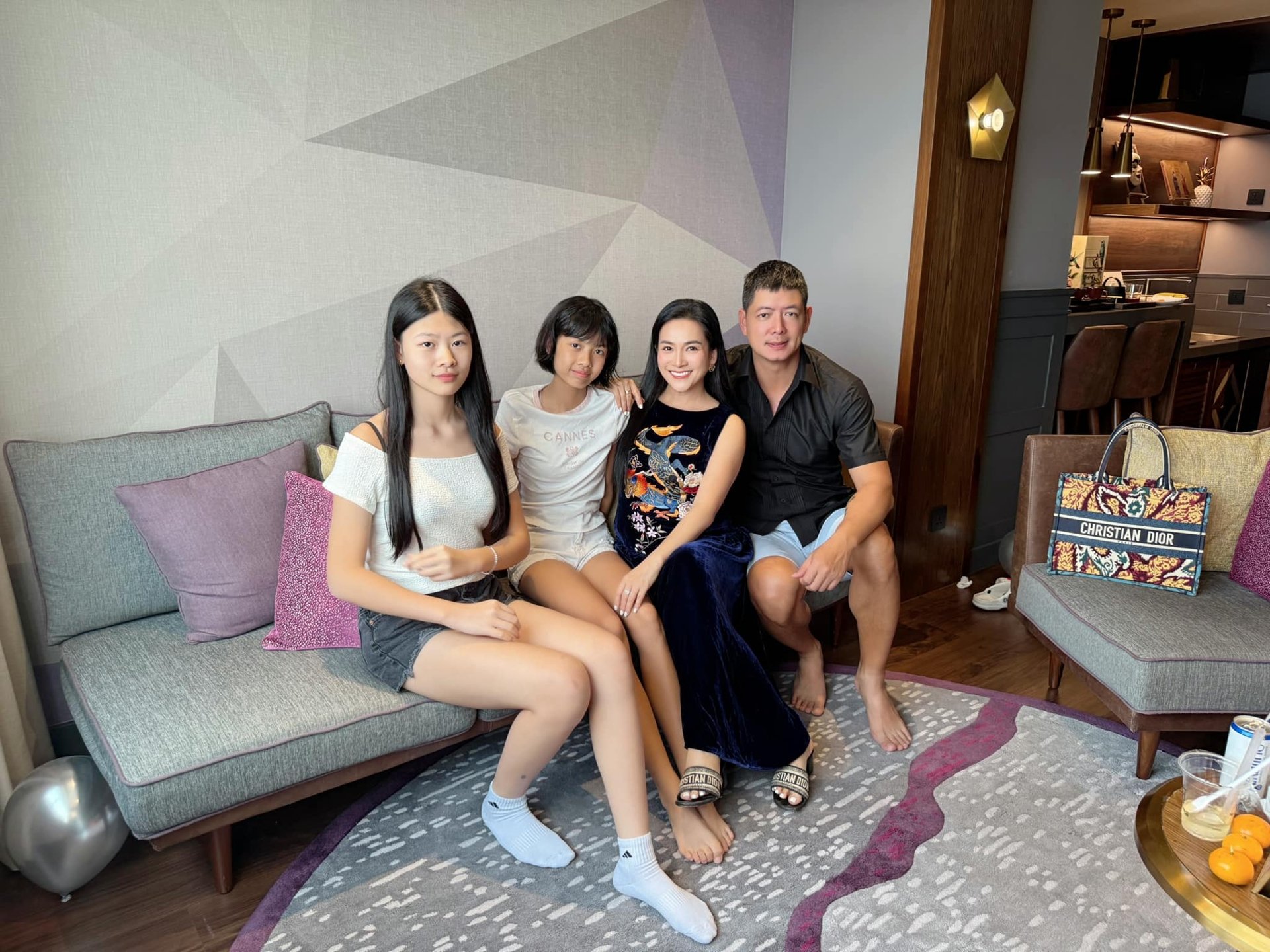 Con gái cựu siêu mẫu Bình Minh: 16 tuổi cao hơn 1m75, học đúng kiểu "con nhà người ta" - Ảnh 6. Con gái cựu siêu mẫu Bình Minh: 16 tuổi cao hơn 1m75, học đúng kiểu "con nhà người ta" - Ảnh 6.