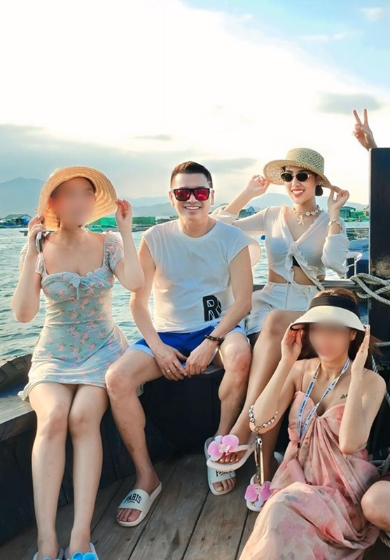 Bạn gái kém 37 tuổi của diễn viên Quang Minh tự tin đi biển gợi cảm sau 6 tháng sinh nở- Ảnh 2. Bạn gái kém 37 tuổi của diễn viên Quang Minh tự tin đi biển gợi cảm sau 6 tháng sinh nở- Ảnh 2.
