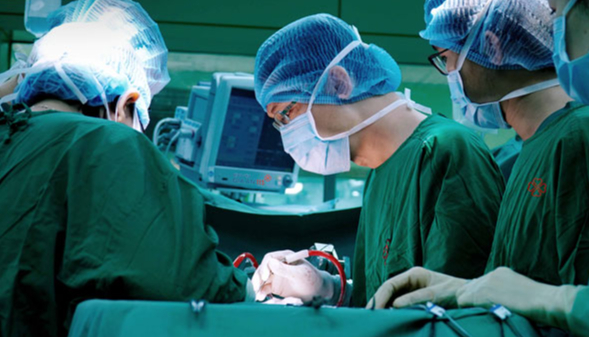 Người đàn ông 52 tuổi phát hiện 4 khối u trong ổ bụng từ dấu hiệu nhiều người Việt bỏ qua - Ảnh 2.