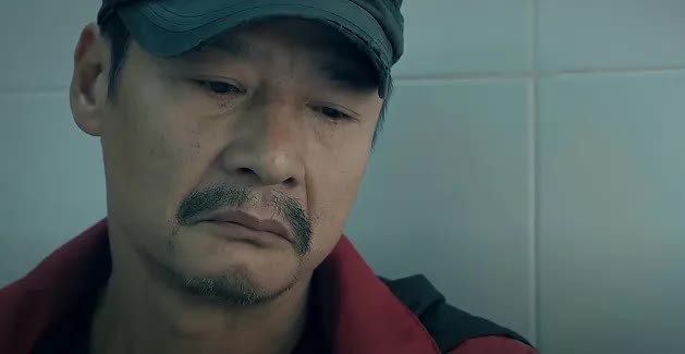 'Những chặng đường bụi bặm' mới nhất (tập 24): Nhận lỗi gây tai nạn, ông Nhân vẫn bị Hậu mắng nhiếc- Ảnh 3. 'Những chặng đường bụi bặm' mới nhất (tập 24): Nhận lỗi gây tai nạn, ông Nhân vẫn bị Hậu mắng nhiếc- Ảnh 3.