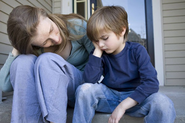 Cậu bé tự ti vì nhà không giàu như bạn, chỉ một câu hỏi của mẹ khiến em ngừng so sánh và nhận ra bài học đắt giá - Ảnh 2. Cậu bé tự ti vì nhà không giàu như bạn, chỉ một câu hỏi của mẹ khiến em ngừng so sánh và nhận ra bài học đắt giá - Ảnh 2.