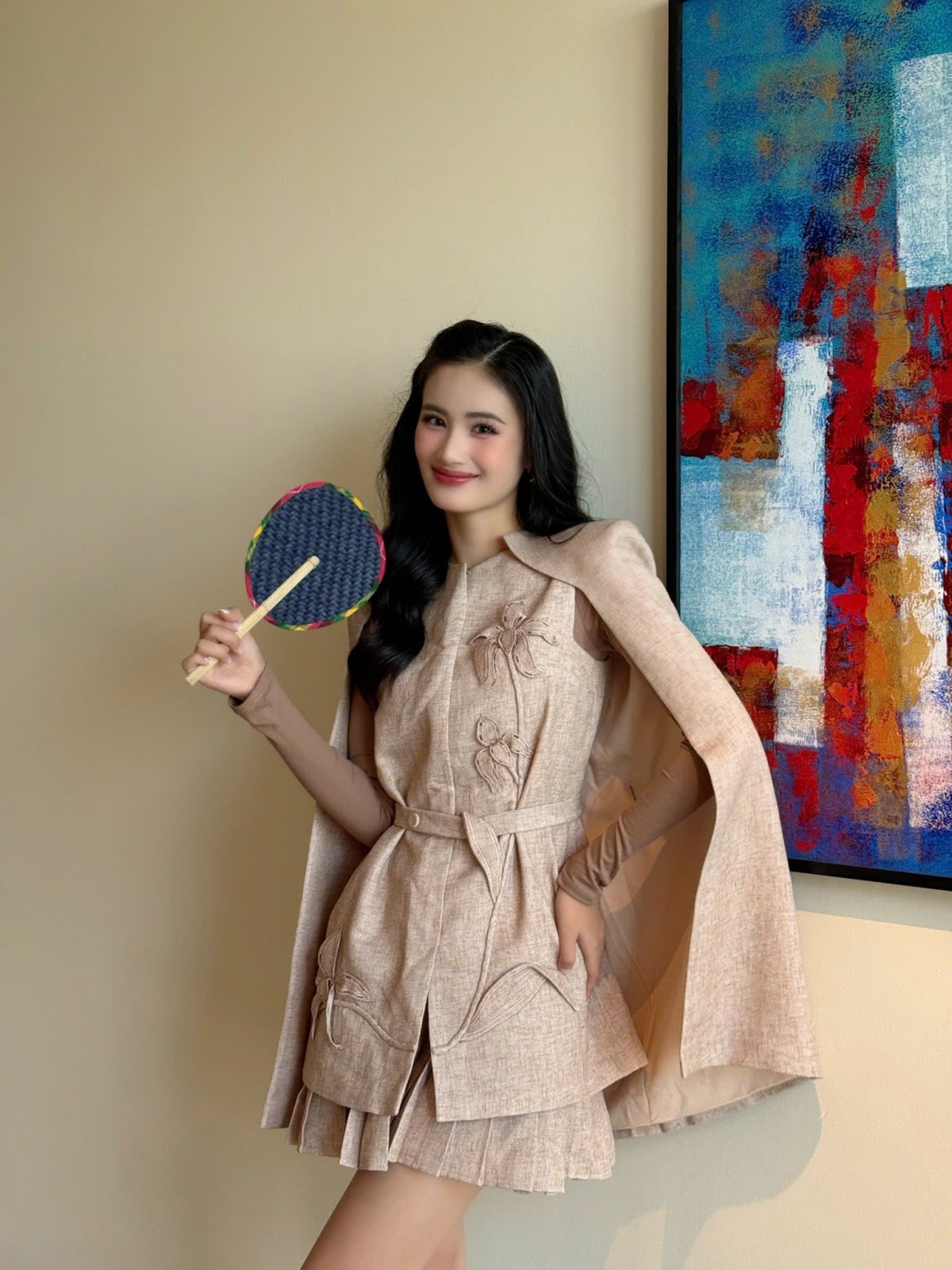 Trang phục 2 ngày đầu của Hoa hậu Ý Nhi tại Miss World 2025 được khen - Ảnh 5. Trang phục 2 ngày đầu của Hoa hậu Ý Nhi tại Miss World 2025 được khen - Ảnh 5.