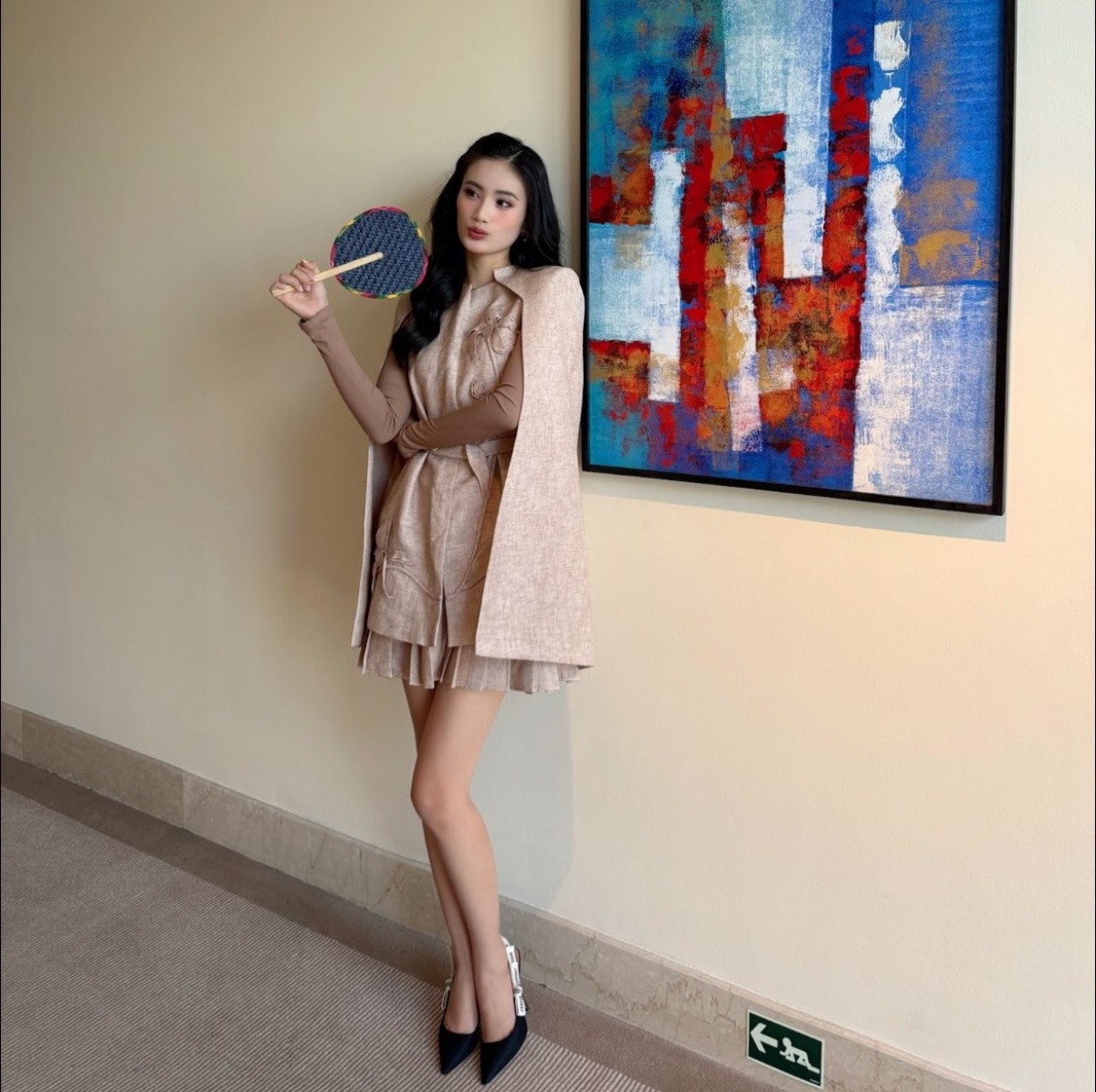 Trang phục 2 ngày đầu của Hoa hậu Ý Nhi tại Miss World 2025 được khen - Ảnh 6. Trang phục 2 ngày đầu của Hoa hậu Ý Nhi tại Miss World 2025 được khen - Ảnh 6.