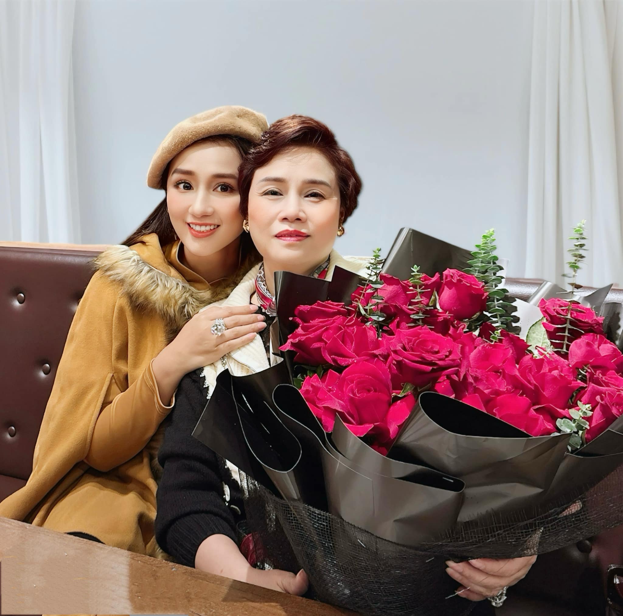 Mẹ ruột Lã Thanh Huyền: Hoa khôi Hà thành, tuổi xế chiều giàu sang viên mãn- Ảnh 2.