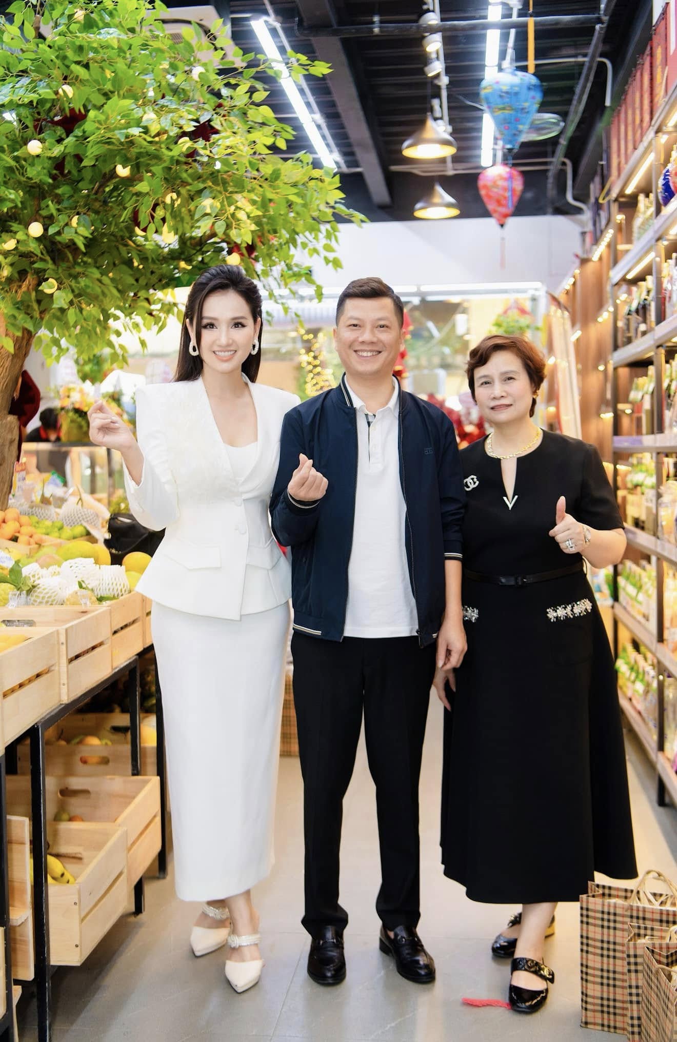 Mẹ ruột Lã Thanh Huyền: Hoa khôi Hà thành, tuổi xế chiều giàu sang viên mãn- Ảnh 3.