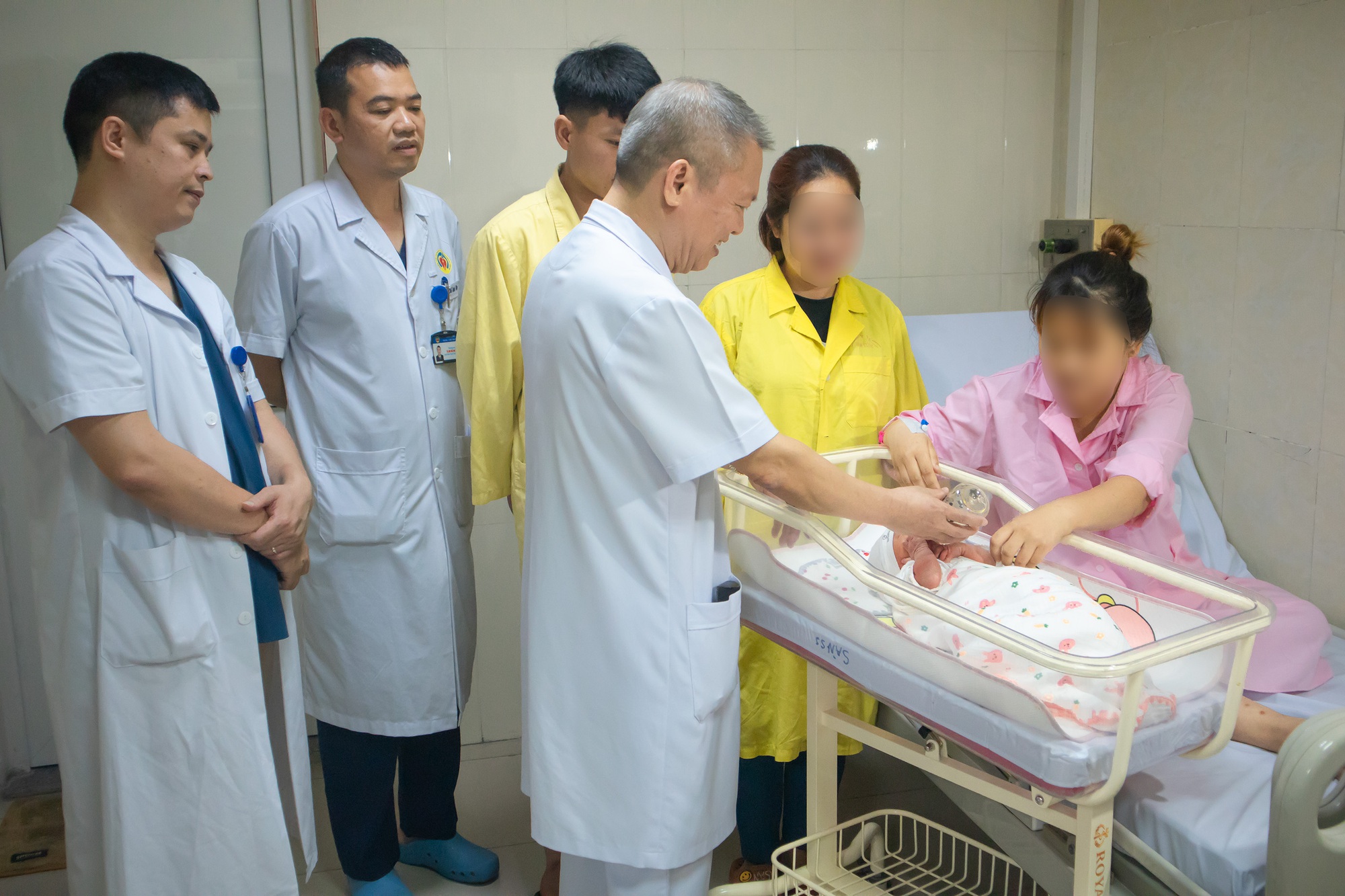 Viết tiếp câu chuyện cổ tích về cô gái mắc bệnh tim bẩm sinh, chỉ có 1% hy vọng cách đây 13 năm, vừa vượt cạn thành công - Ảnh 2. Viết tiếp câu chuyện cổ tích về cô gái mắc bệnh tim bẩm sinh, chỉ có 1% hy vọng cách đây 13 năm, vừa vượt cạn thành công - Ảnh 2.