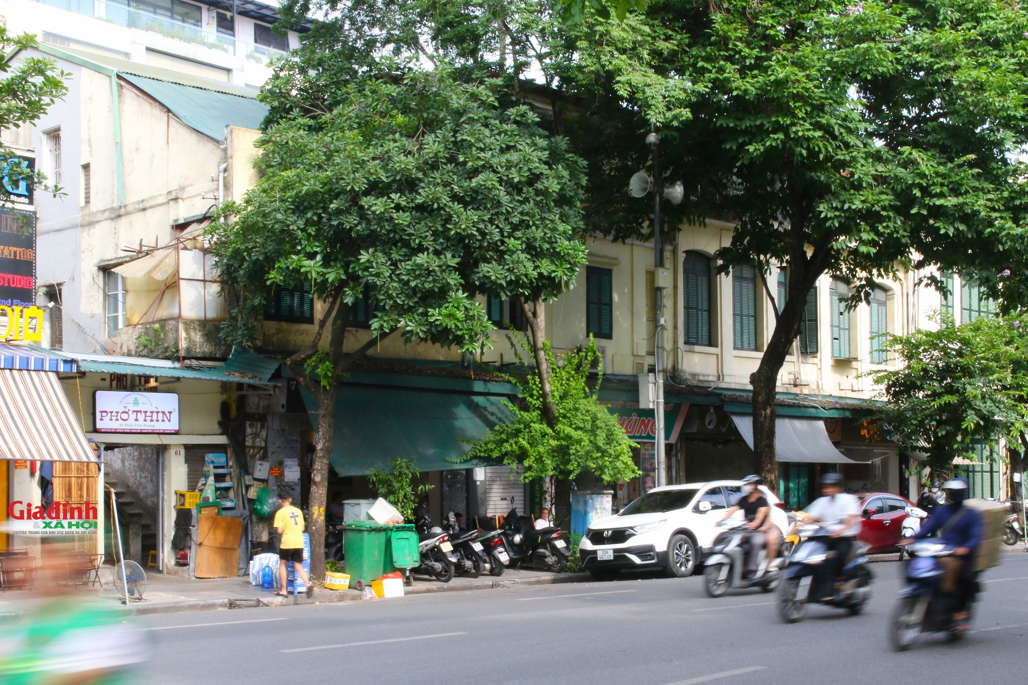 Hiện trạng tòa nhà 'Hàm cá mập' sau khi được quây kín bằng hàng rào tôn - Ảnh 11. Hiện trạng tòa nhà 'Hàm cá mập' sau khi được quây kín bằng hàng rào tôn - Ảnh 11.