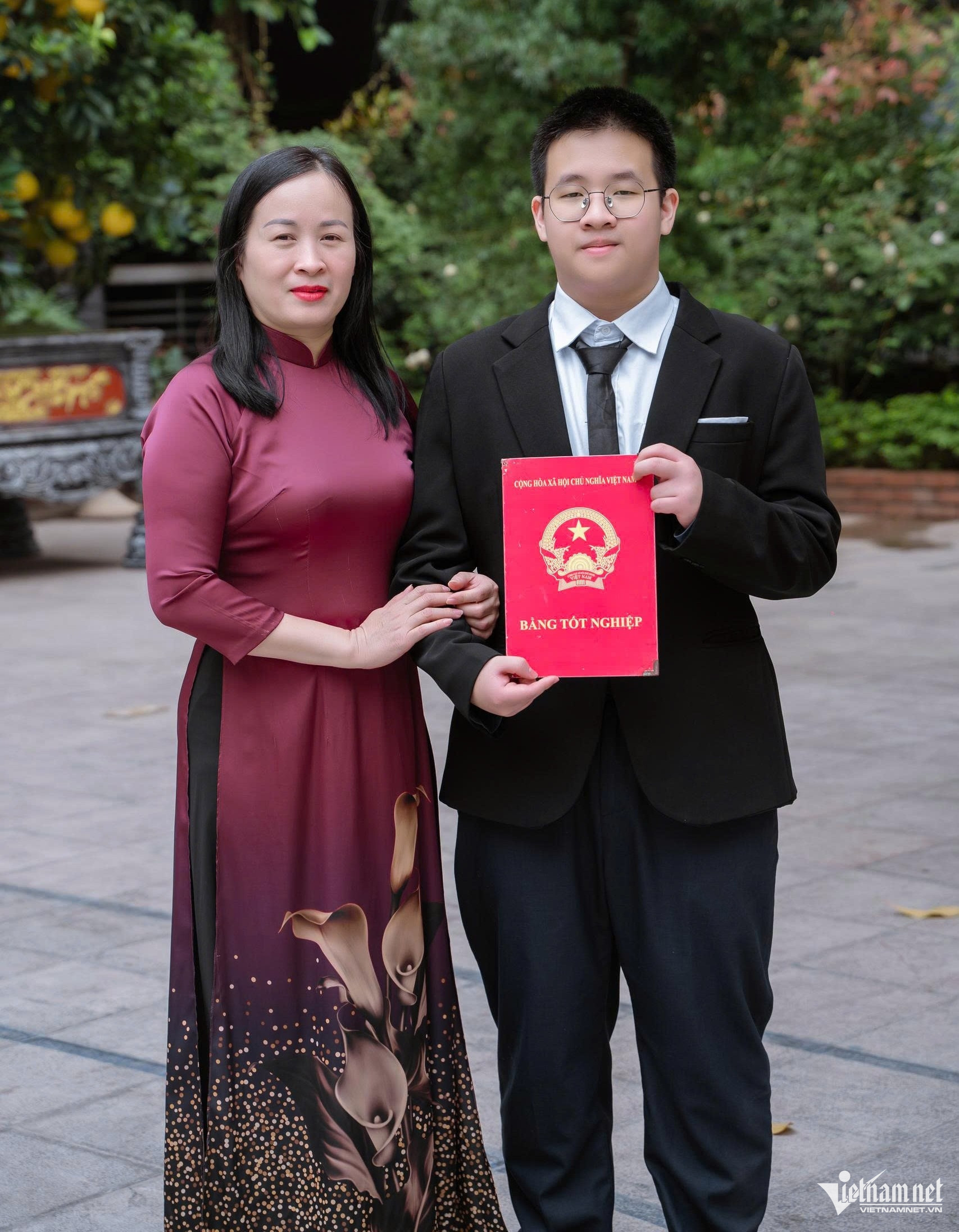 Nam sinh đạt 10 điểm Toán chuyên thi lớp 10 Trường Khoa học Tự nhiên - Ảnh 2. Nam sinh đạt 10 điểm Toán chuyên thi lớp 10 Trường Khoa học Tự nhiên - Ảnh 2.