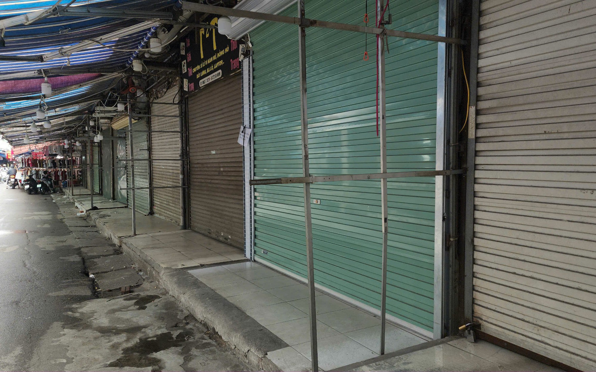 Chợ nhà Xanh - nơi được mệnh danh là "thiên đường mua sắm" ảm đạm đến lạ thường!