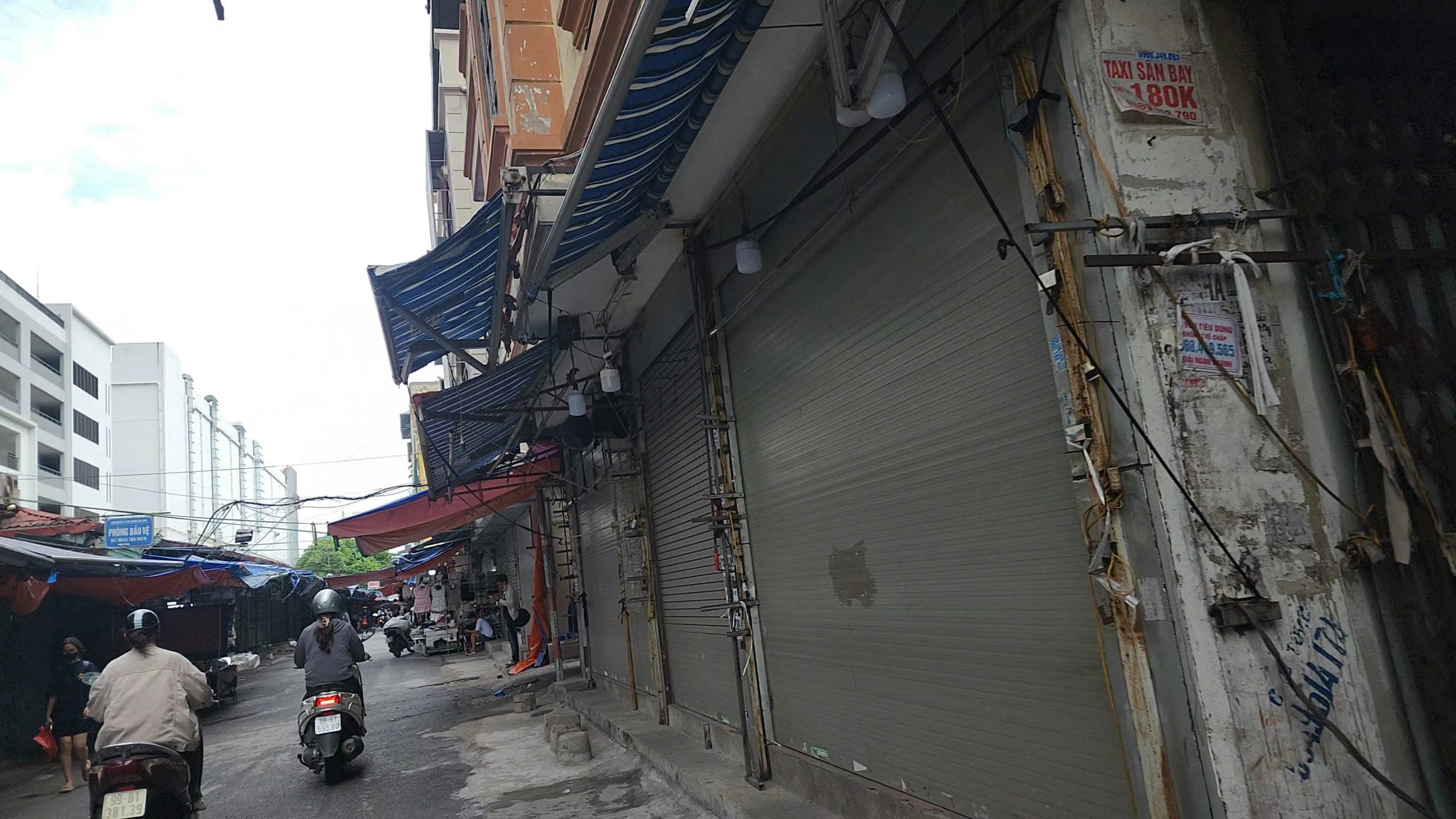 Chợ nhà Xanh - nơi được mệnh danh là 'thiên đường mua sắm' ảm đạm đến lạ thường!- Ảnh 8.