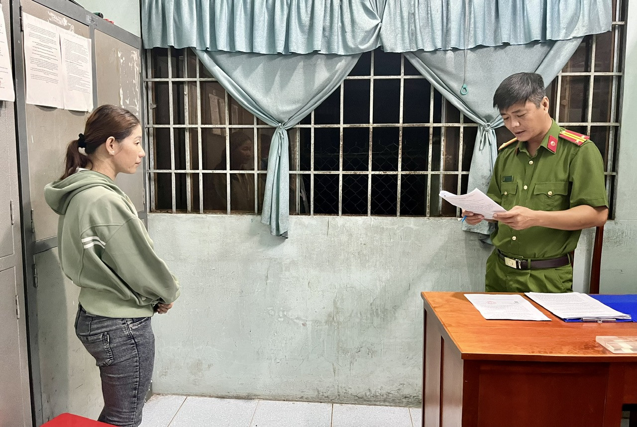 Cự cãi việc chó nhà hàng xóm sang tiểu tiện, người phụ nữ gây án mạng - Ảnh 1. Cự cãi việc chó nhà hàng xóm sang tiểu tiện, người phụ nữ gây án mạng - Ảnh 1.