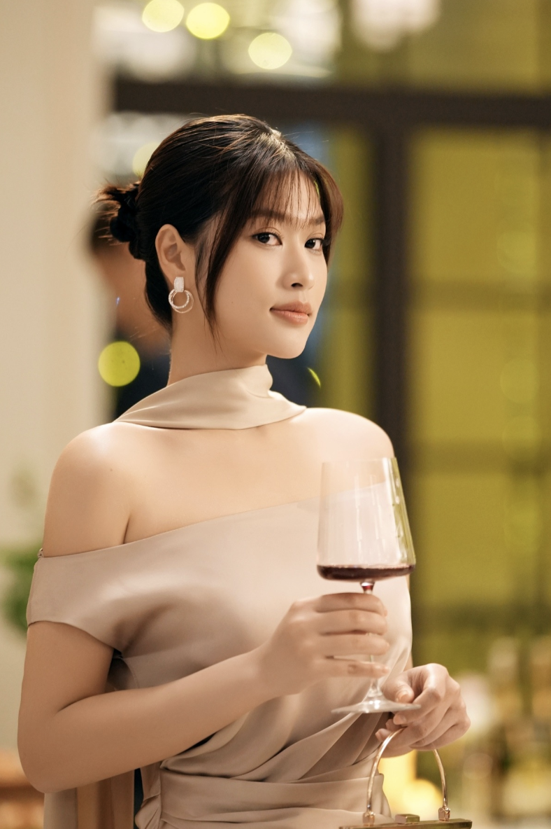 Á hậu quê Ninh Thuận đóng phim, khán giả bất ngờ gọi tên Thùy Tiên- Ảnh 4. Á hậu quê Ninh Thuận đóng phim, khán giả bất ngờ gọi tên Thùy Tiên- Ảnh 4.