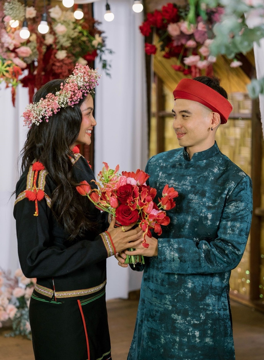 3 nghệ sĩ quê Đắk Lắk: Người là 'Hoa hậu quốc dân', người lấy vợ kém 17 tuổi - Ảnh 4. 3 nghệ sĩ quê Đắk Lắk: Người là 'Hoa hậu quốc dân', người lấy vợ kém 17 tuổi - Ảnh 4.