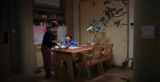 Tập mới nhất 'Cầu vồng ở phía chân trời': Bắp và Khoai đánh nhau vì bài văn giống hệt nhau, Tuấn tiếp tục tìm giúp việc- Ảnh 1. Tập mới nhất 'Cầu vồng ở phía chân trời': Bắp và Khoai đánh nhau vì bài văn giống hệt nhau, Tuấn tiếp tục tìm giúp việc- Ảnh 1.