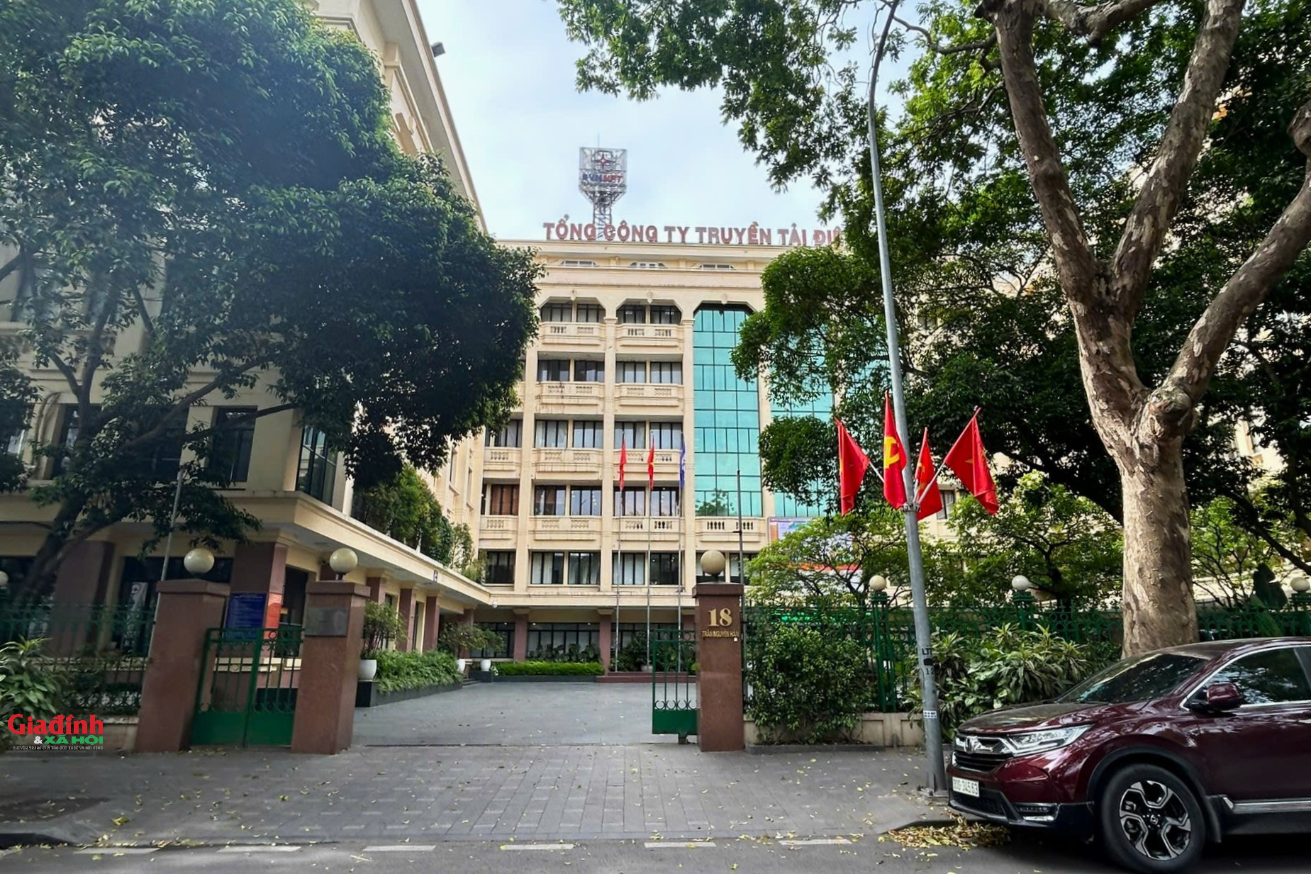 Cận cảnh trụ sở các cơ quan trên 'đất vàng' hồ Hoàn Kiếm chuẩn bị di dời để làm quảng trường- Ảnh 6. Cận cảnh trụ sở các cơ quan trên 'đất vàng' hồ Hoàn Kiếm chuẩn bị di dời để làm quảng trường- Ảnh 6.