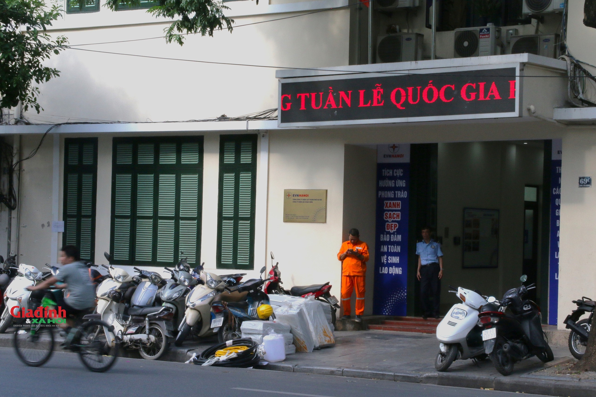 Cận cảnh trụ sở các cơ quan trên 'đất vàng' hồ Hoàn Kiếm chuẩn bị di dời để làm quảng trường- Ảnh 5. Cận cảnh trụ sở các cơ quan trên 'đất vàng' hồ Hoàn Kiếm chuẩn bị di dời để làm quảng trường- Ảnh 5.