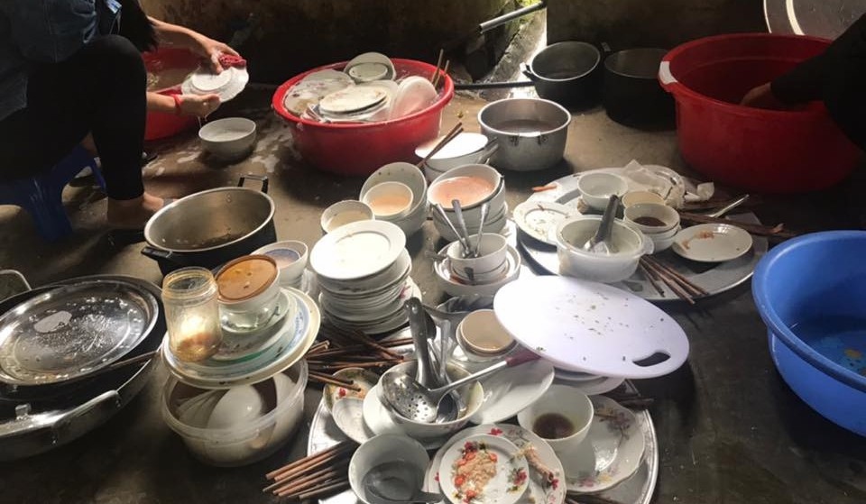 Sợ hãi khi ngày đầu về nhà chồng đã phải một mình rửa 10 mâm bát - Ảnh 1. Sợ hãi khi ngày đầu về nhà chồng đã phải một mình rửa 10 mâm bát - Ảnh 1.