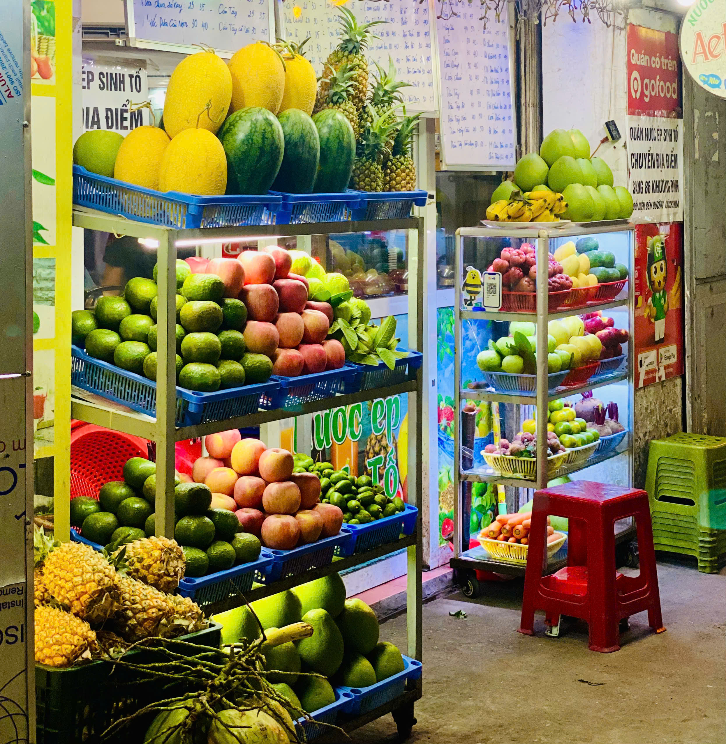 Thực hư về nước ép dưa hấu giá ‘siêu rẻ’ bán đầy thị trường - Ảnh 1.