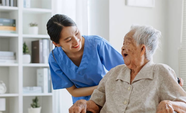 Đưa mẹ vào viện dưỡng lão mỗi tháng hơn 20 triệu đồng, sao lại nói tôi bất hiếu? - Ảnh 1. Đưa mẹ vào viện dưỡng lão mỗi tháng hơn 20 triệu đồng, sao lại nói tôi bất hiếu? - Ảnh 1.