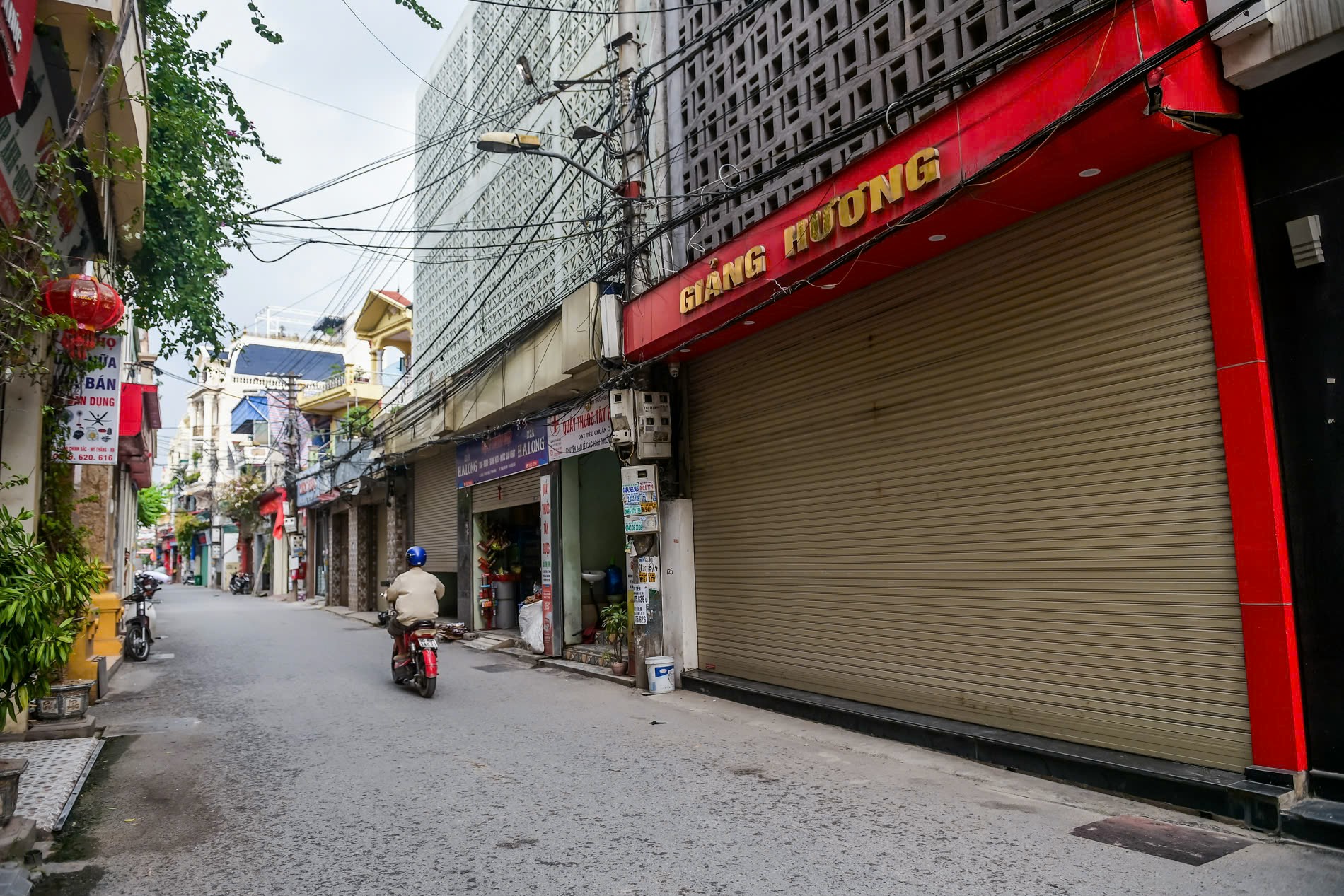 Nhiều cơ sở sản xuất hàng hóa may mặc tại một xã ở Nam Định bỗng nhiên đóng cửa, không khí ảm đạm- Ảnh 2.