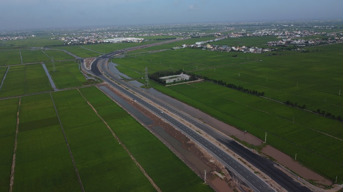Công nhân phơi mình trong chảo lửa để thi công tuyến đường 6.400 tỷ đồng ở Nam Định- Ảnh 15.
