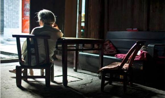 Người mẹ từng vất vả nuôi con đại học: Đến lúc ốm nằm viện, không dám gọi ai vì một lý do- Ảnh 1. Người mẹ từng vất vả nuôi con đại học: Đến lúc ốm nằm viện, không dám gọi ai vì một lý do- Ảnh 1.