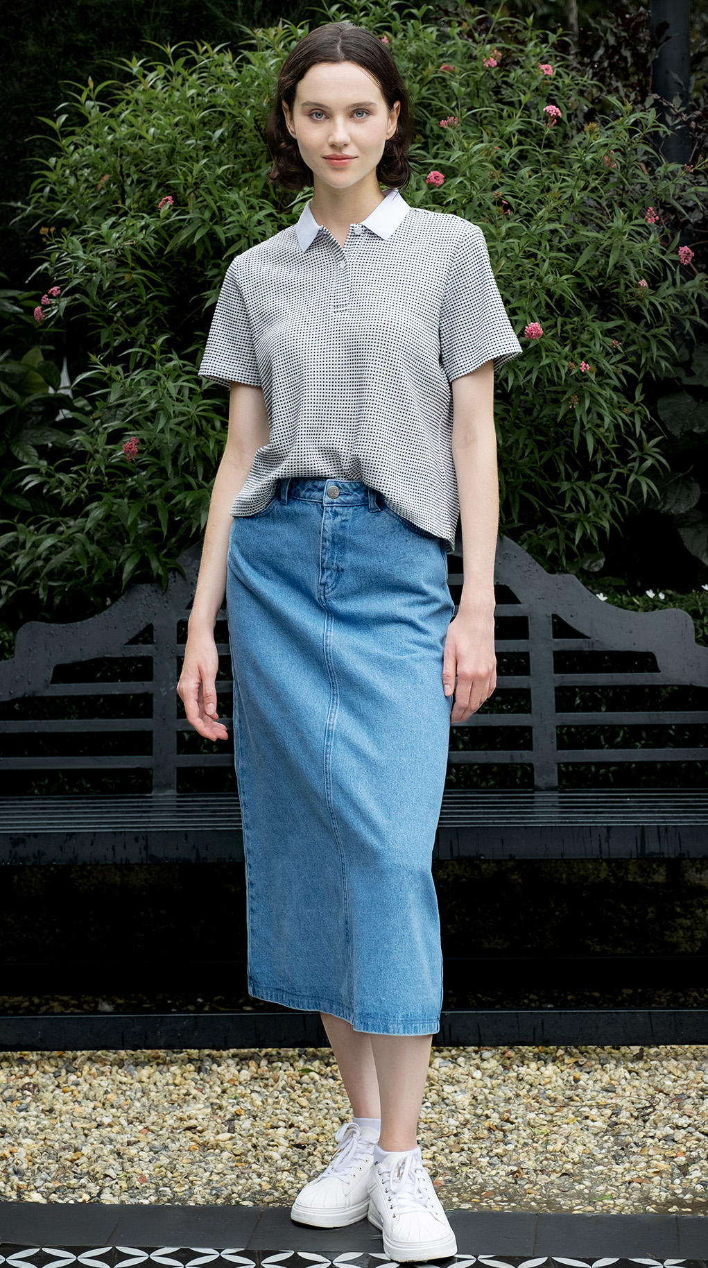 Trẻ hóa phong cách với thời trang denim cá tính nhưng trang nhã- Ảnh 7. Trẻ hóa phong cách với thời trang denim cá tính nhưng trang nhã- Ảnh 7.