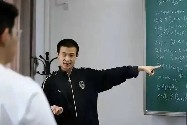 Cuộc sống thần đồng toán học Vi Thần từng khiến 'Harvard khao khát' ra sao mà mỗi 'nhất cử nhất động' đều khiến cả triệu người quan tâm?- Ảnh 3. Cuộc sống thần đồng toán học Vi Thần từng khiến 'Harvard khao khát' ra sao mà mỗi 'nhất cử nhất động' đều khiến cả triệu người quan tâm?- Ảnh 3.