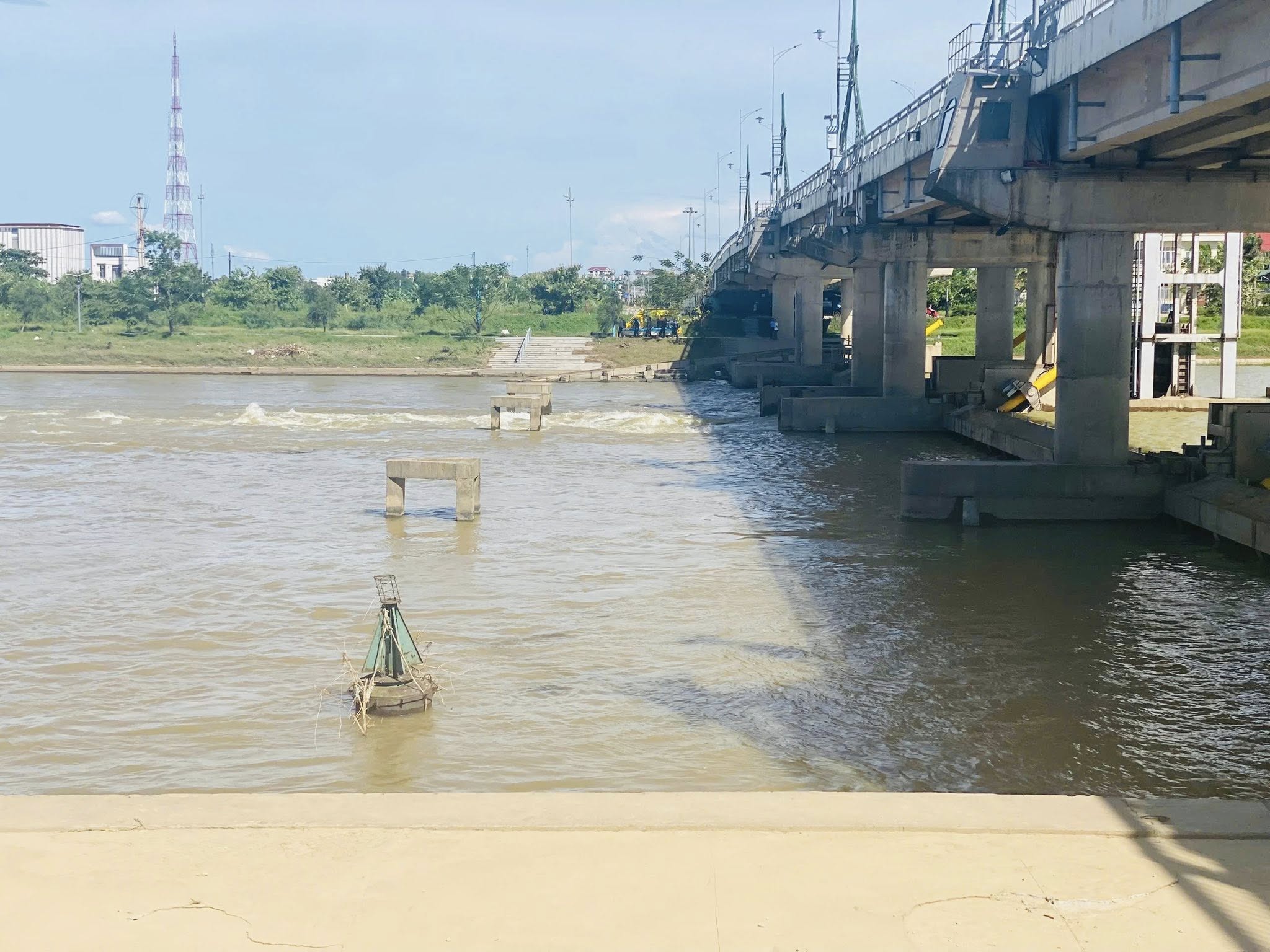 Ra đập ngăn mặn chơi cùng nhóm bạn, một học sinh mất tích - Ảnh 1.