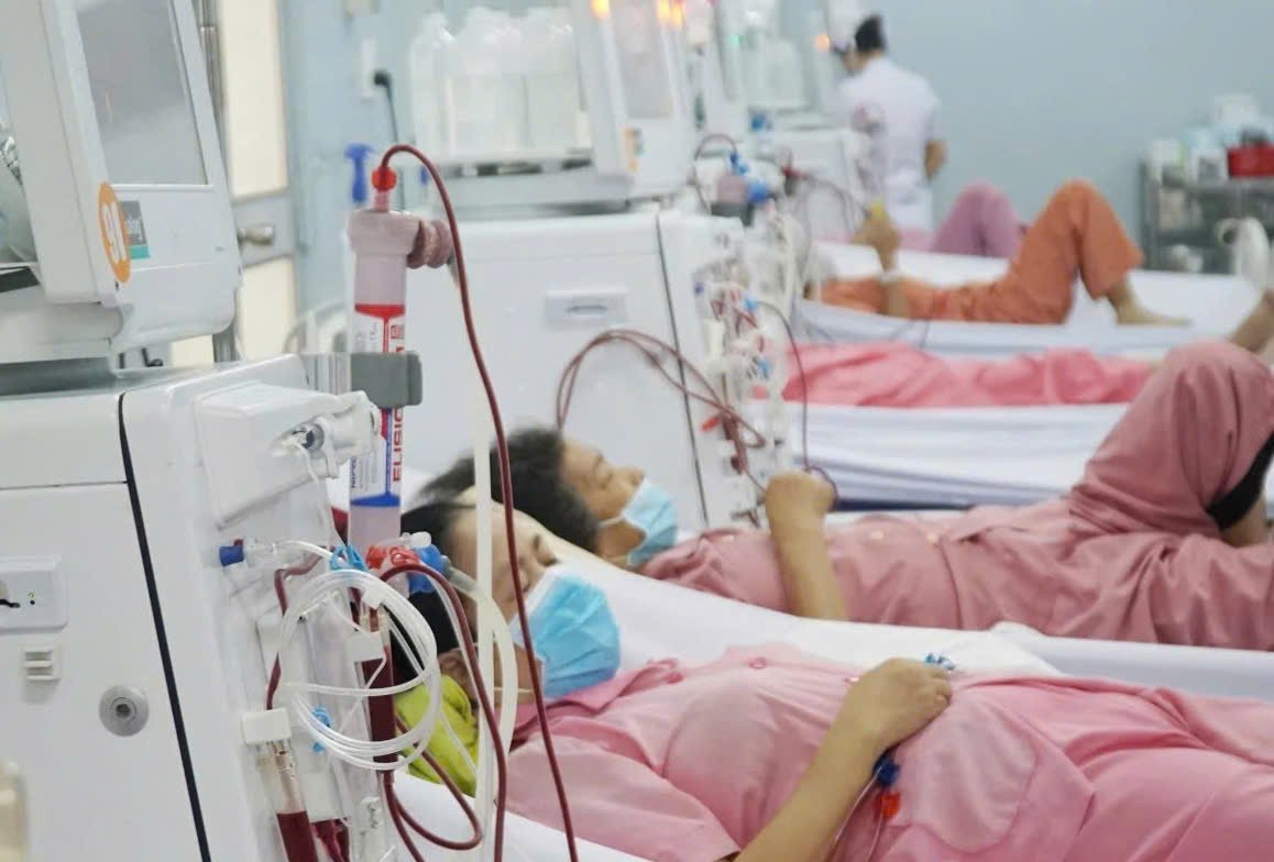 Người trẻ bị suy thận mạn do uống thuốc không rõ nguồn gốc, được quảng cáo trên mạng - Ảnh 1. Người trẻ bị suy thận mạn do uống thuốc không rõ nguồn gốc, được quảng cáo trên mạng - Ảnh 1.