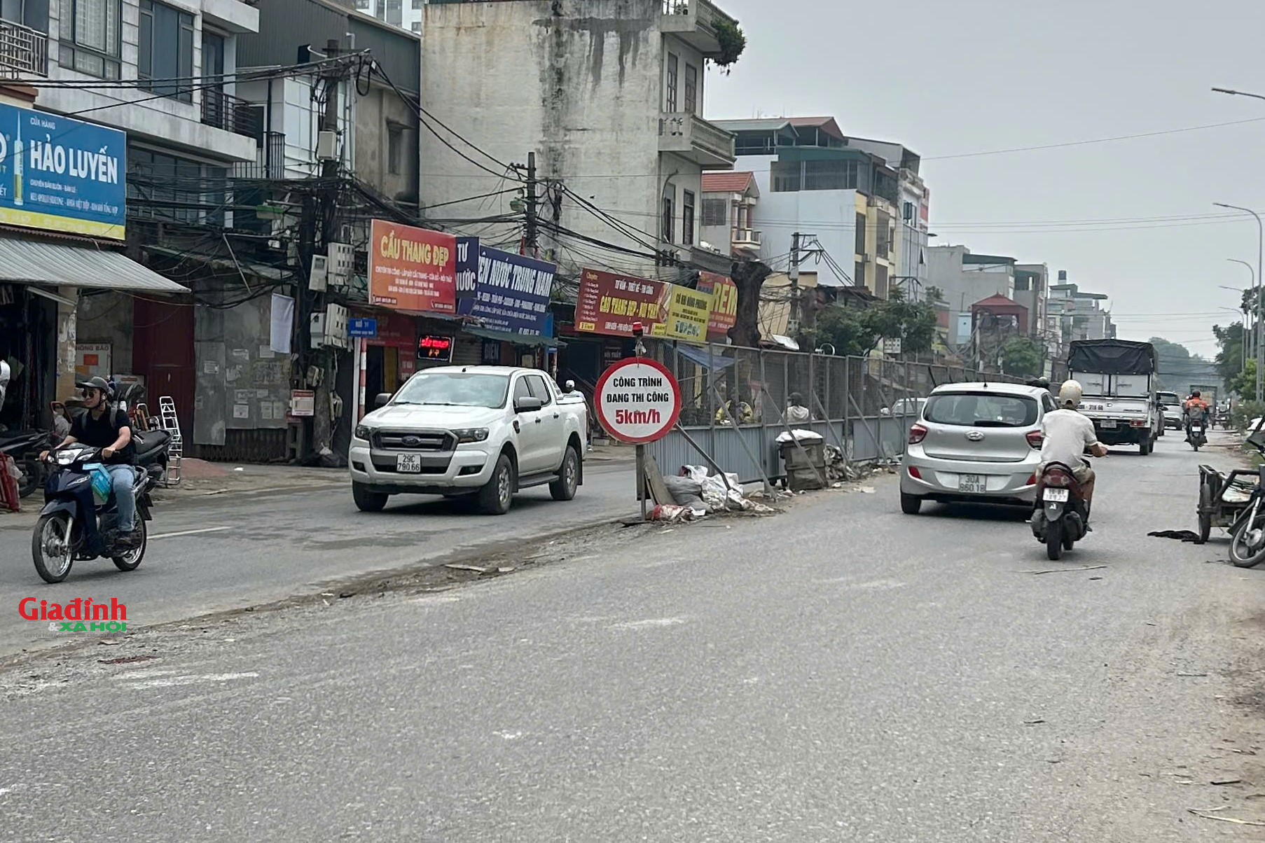 Hiện trạng tuyến đường dài 2 km nối 2 quận ở Hà Nội dang dở gần 10 năm- Ảnh 2. Hiện trạng tuyến đường dài 2 km nối 2 quận ở Hà Nội dang dở gần 10 năm- Ảnh 2.