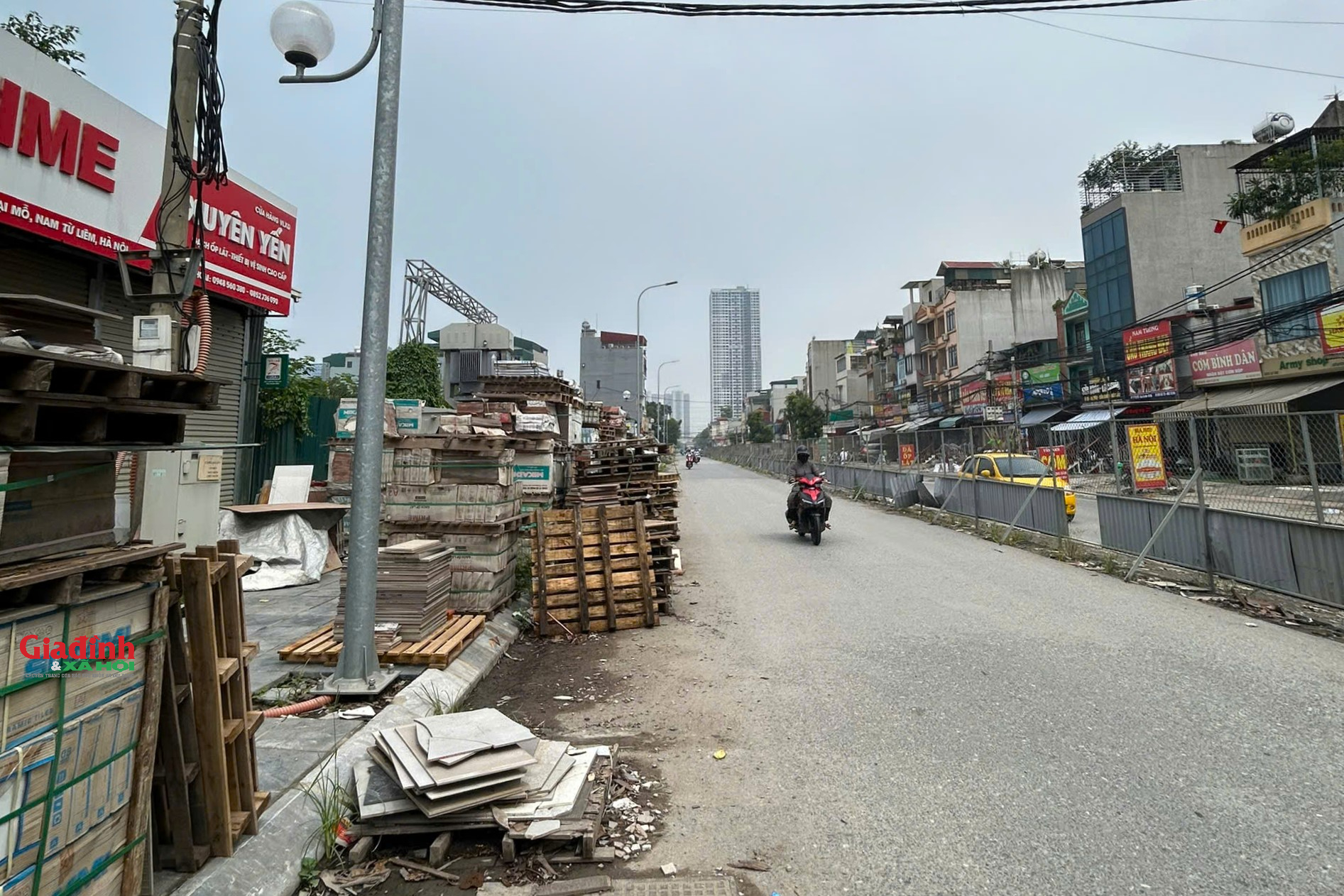 Hiện trạng tuyến đường dài 2 km nối 2 quận ở Hà Nội dang dở gần 10 năm- Ảnh 7. Hiện trạng tuyến đường dài 2 km nối 2 quận ở Hà Nội dang dở gần 10 năm- Ảnh 7.