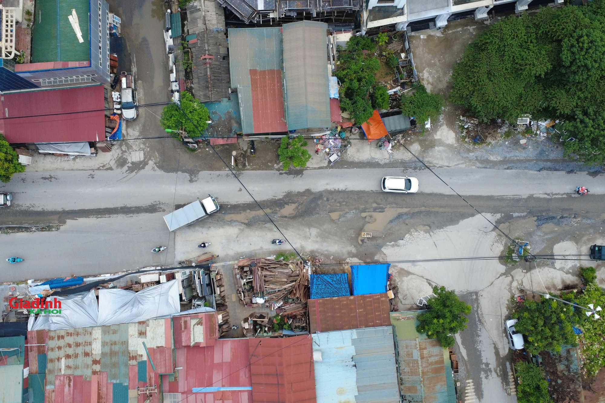 Hiện trạng tuyến đường dài 2 km nối 2 quận ở Hà Nội dang dở gần 10 năm- Ảnh 5. Hiện trạng tuyến đường dài 2 km nối 2 quận ở Hà Nội dang dở gần 10 năm- Ảnh 5.